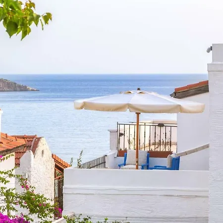Zehra's Little House, Old Town, Kalkan בית נופש *