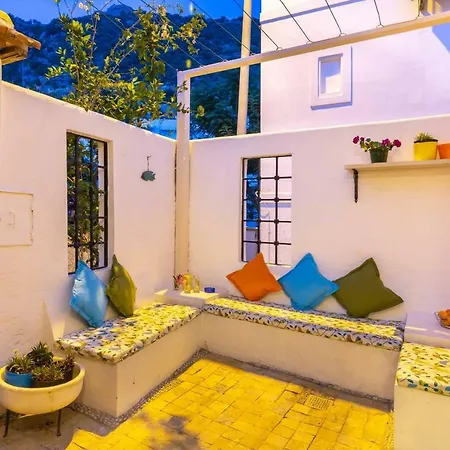 Zehra's Little House, Old Town, Kalkan בית נופש *